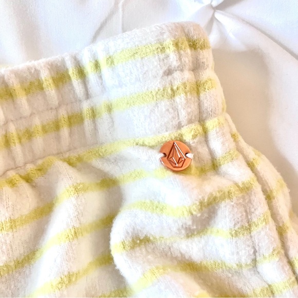 Volcom Lived in Lounge Frenchie Striped Shorts, Women’s Small, Cute! - Picture 4 of 7